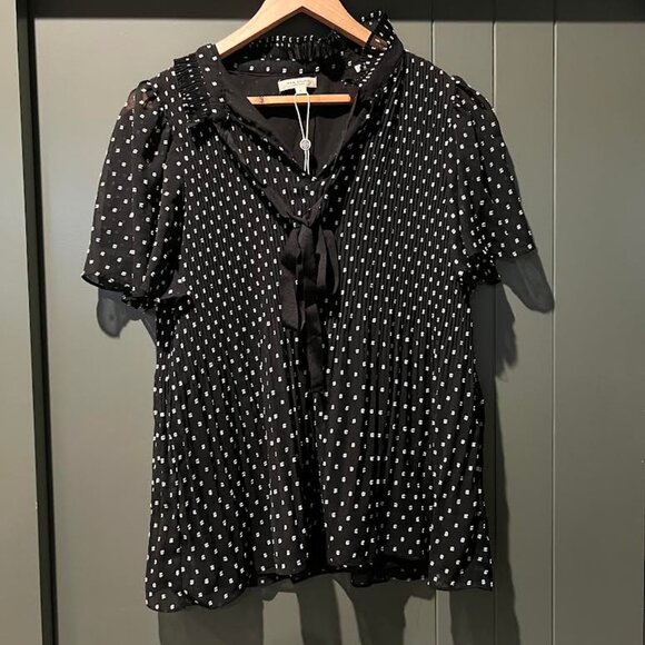 NWT Max Studio Short Sleeve Pleated Clip Dot Top – Size Large - Picture 3 of 6